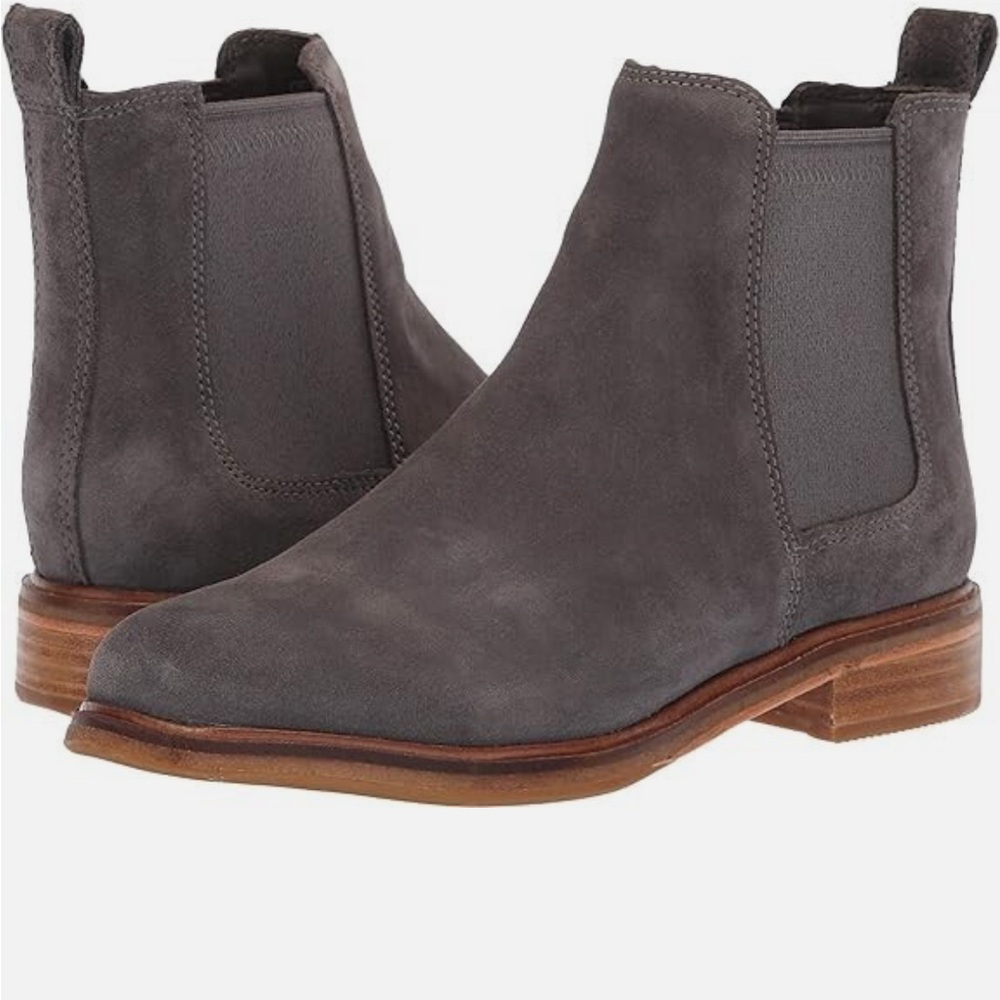 Clark’s Clarkdale Arlo Gray Suede Chelsea Boots
